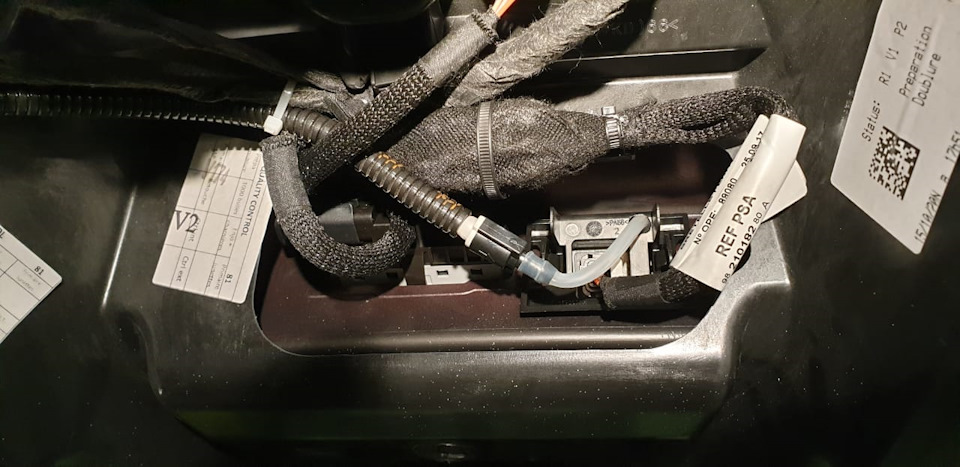 Фото в бортжурнале Peugeot 3008 (2G). Запчасти на фото: 350937