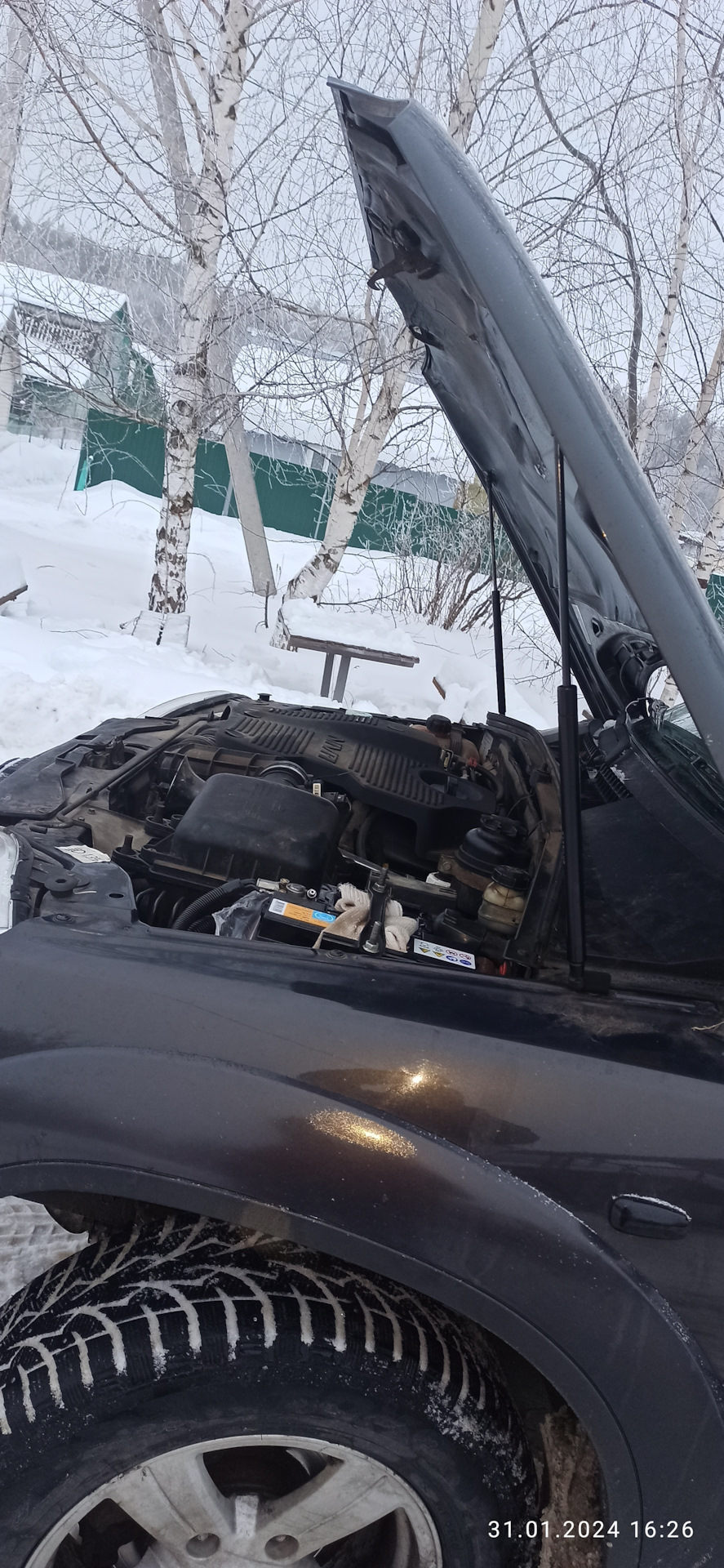 Упоры капота. — Chevrolet Niva (1G), 1,7 л, 2013 года | аксессуары | DRIVE2