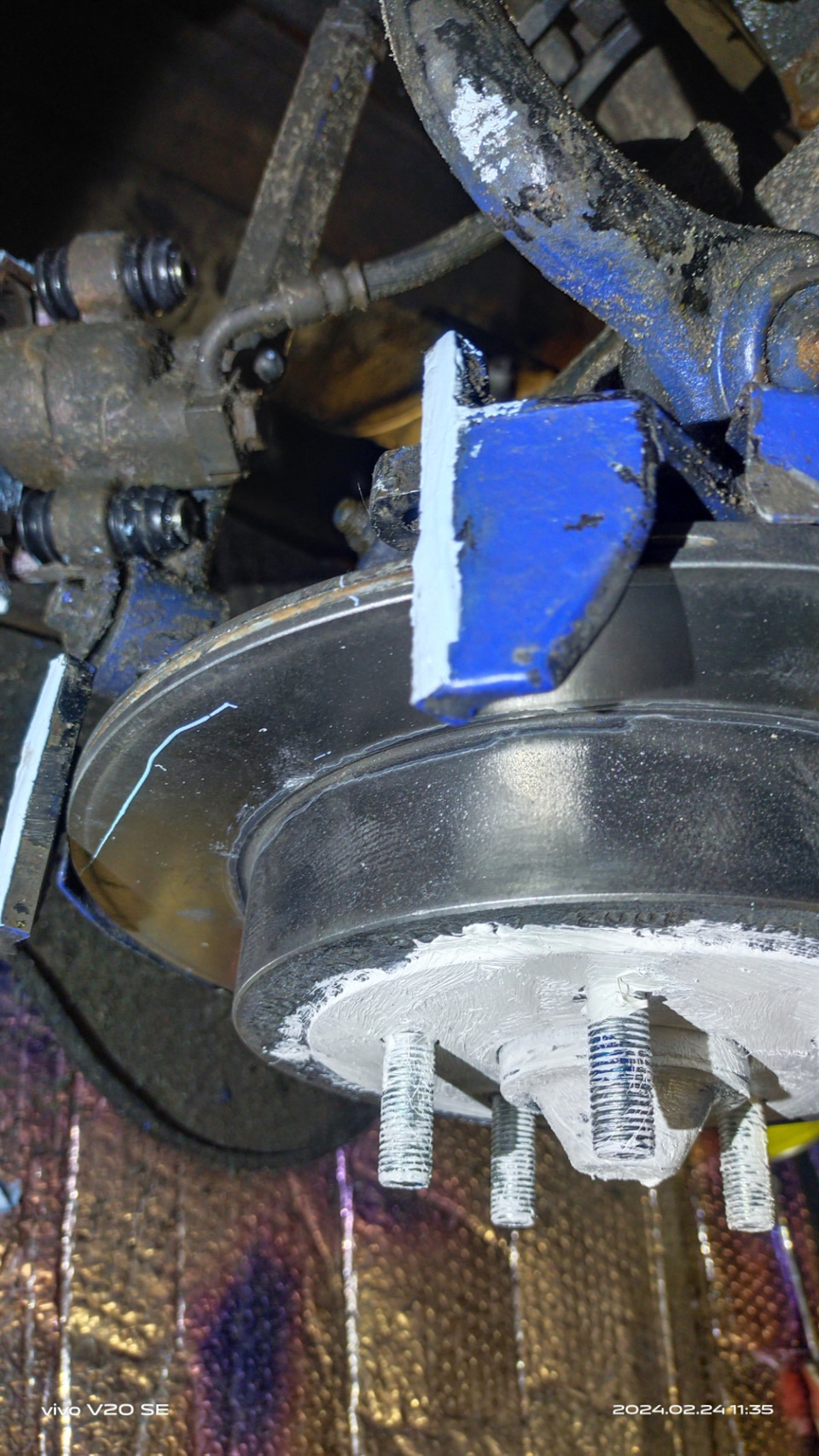 Смазана поверхность, смазку с диска потом смыл очистителем тормозов — Chrysler Sebring (2G)