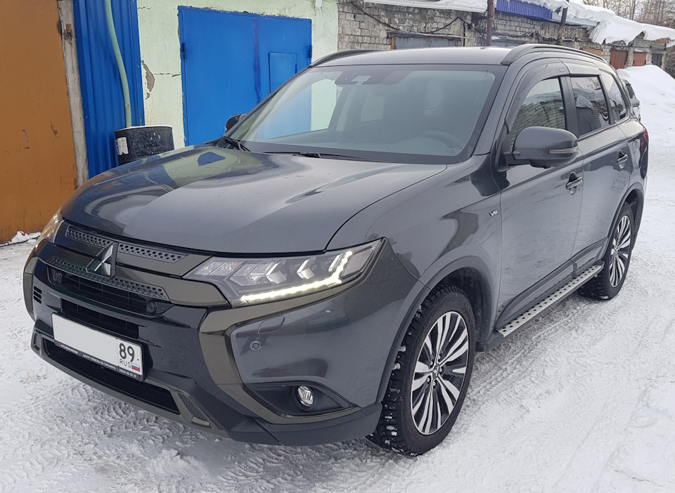 Mitsubishi Outlander матовый