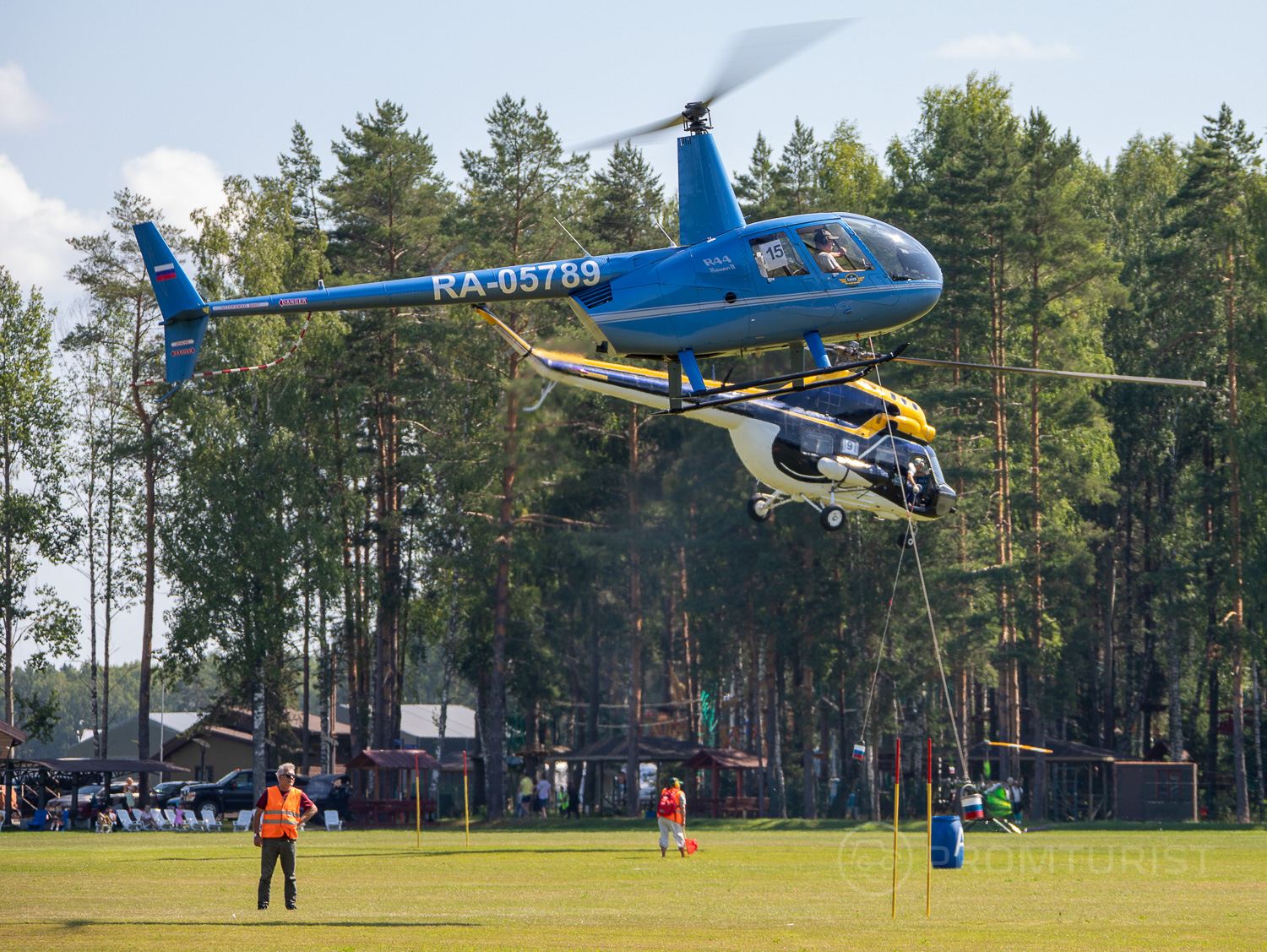 Вертолетный спорт. 2 Вертолета. Ми-2 вертолёт салон. Вертолет ми 2 ГАИ. Ми-2 вертолёт вертолёты СССР Т Д.