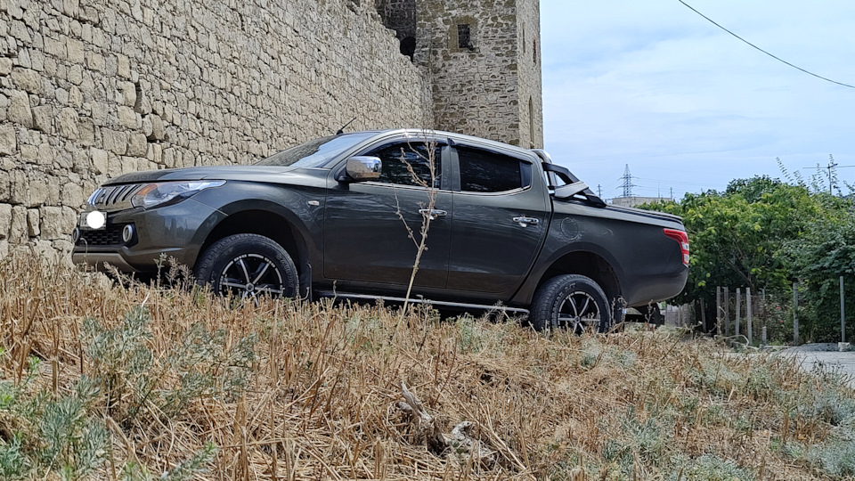 Mitsubishi L200 Бармаглот