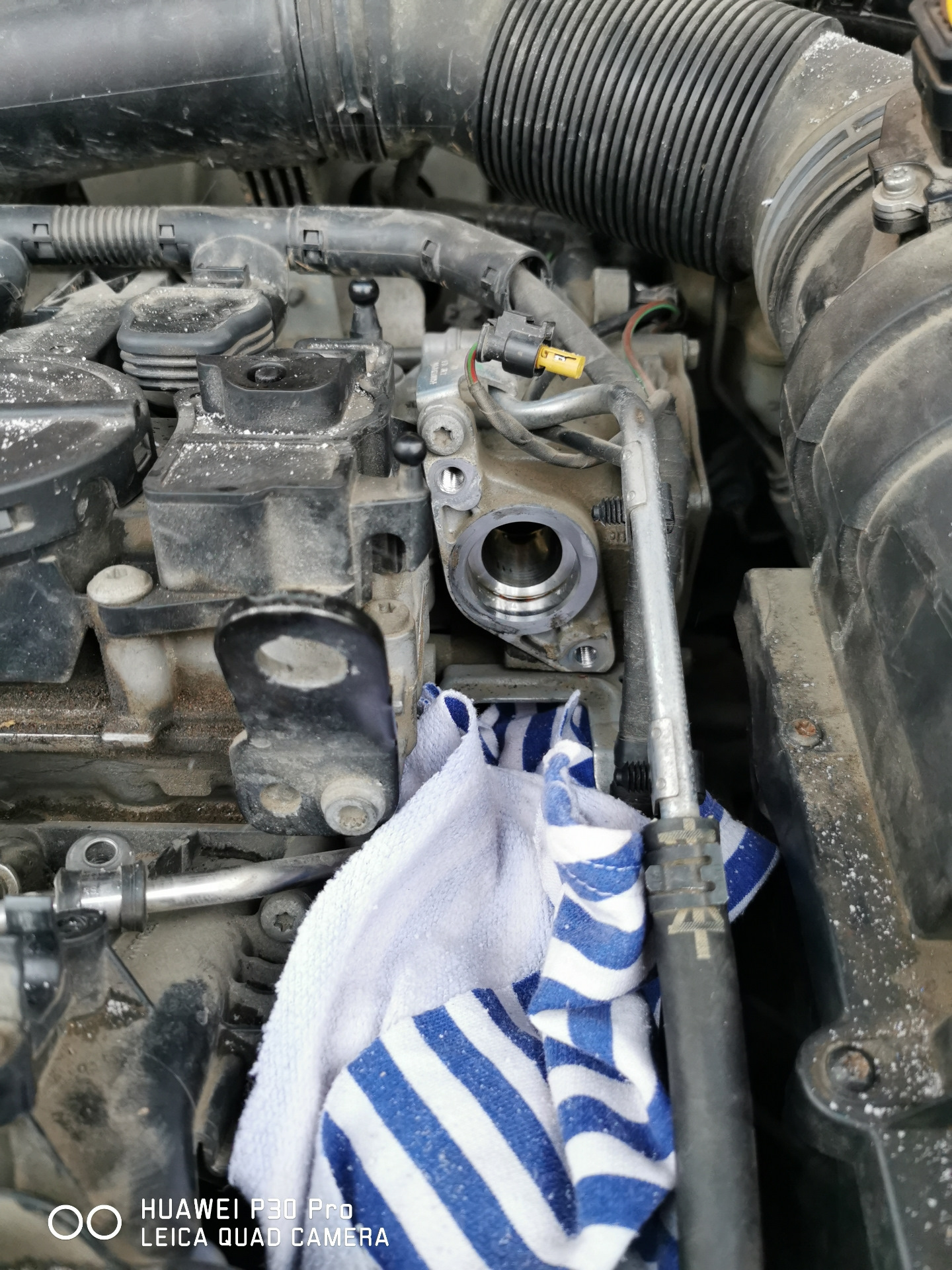 датчик уровня масла шкода йети 1. 2. шкода бензин в масле. объем бака skoda octavia a7 1. датчик уровня масла шкода йети 1.