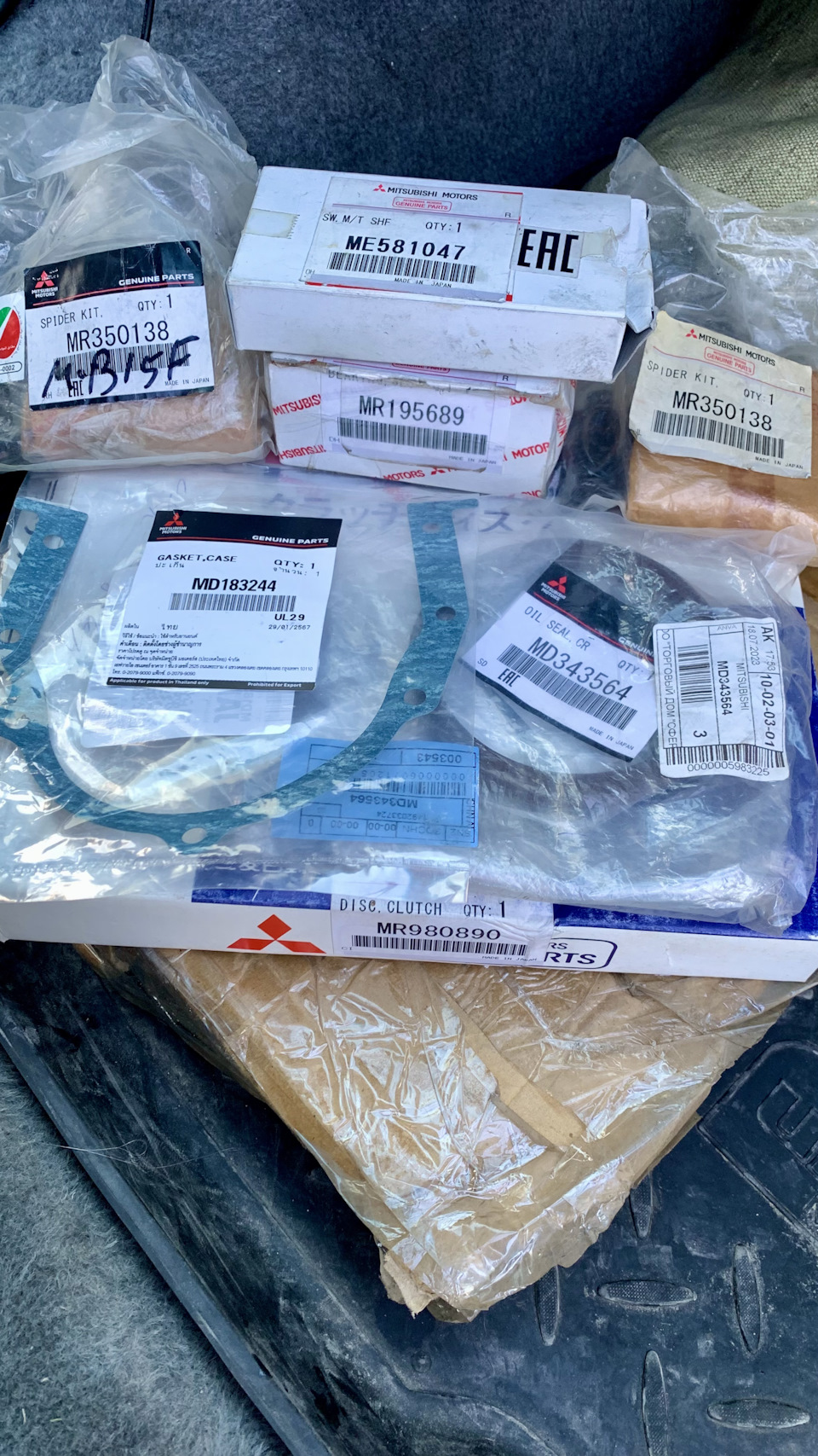 Фото в бортжурнале Mitsubishi Pajero Sport (1G). Запчасти на фото: ME581047, MR350138, MR195689, MD183244, MD343564, 9400203