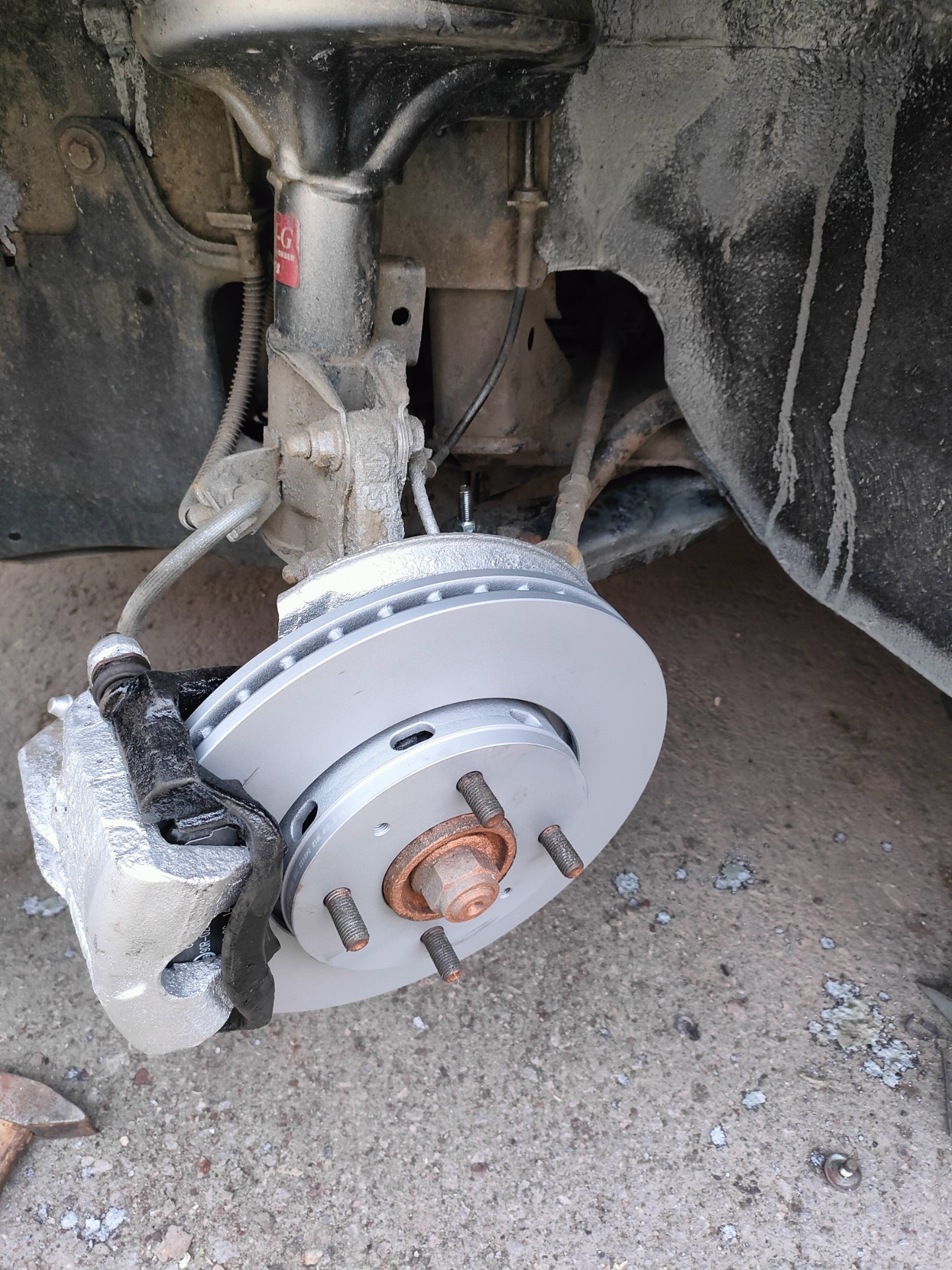 Замена передних тормозных дисков и колодок — DRIVE2