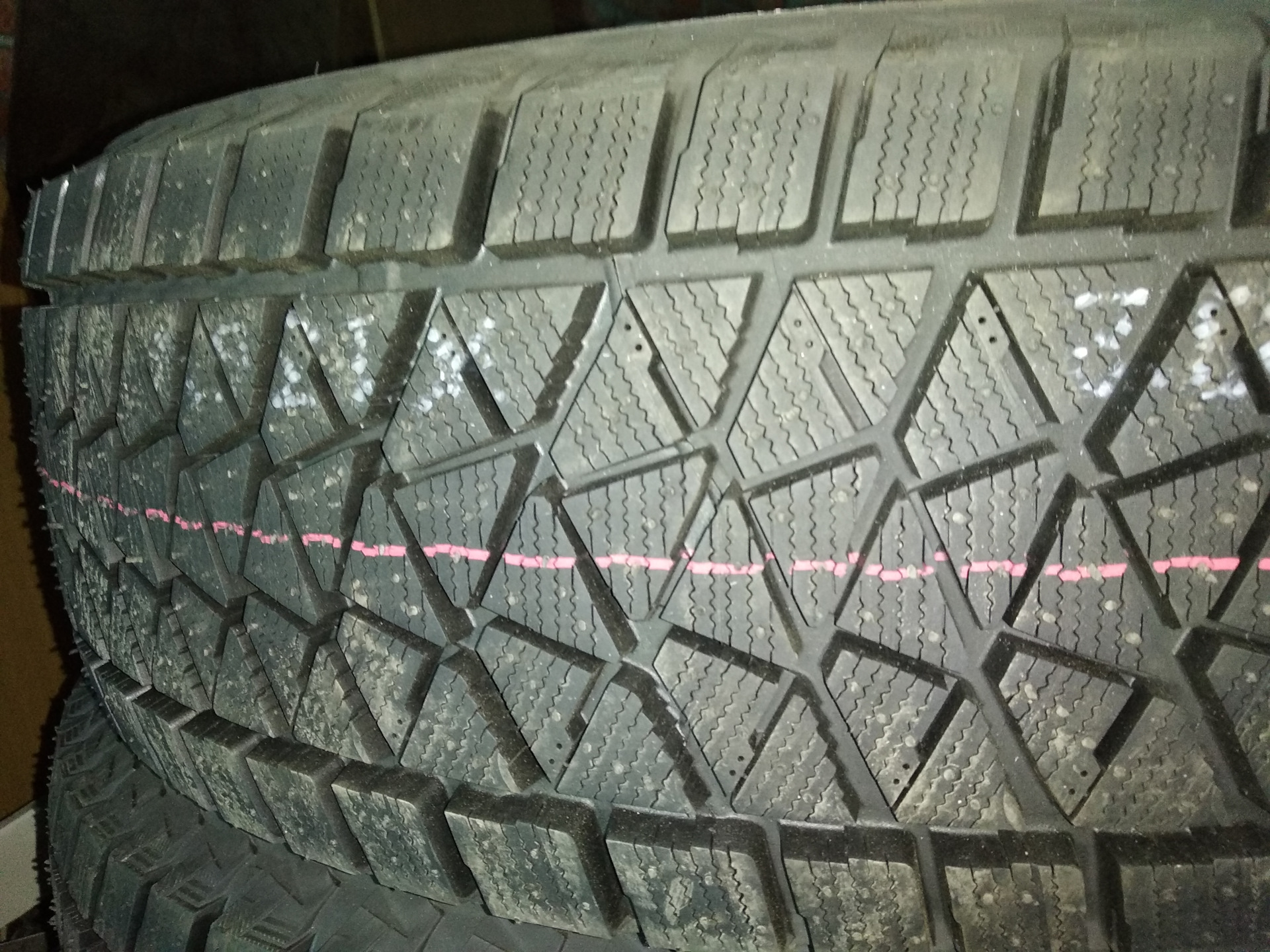 235 02 65. Bridgestone Blizzak DM-v2. Bridgestone DM v2. Бриджстоун 235/65/18 s 106 dmv2. Blizzak DM-v3 235/65 r18 106s.