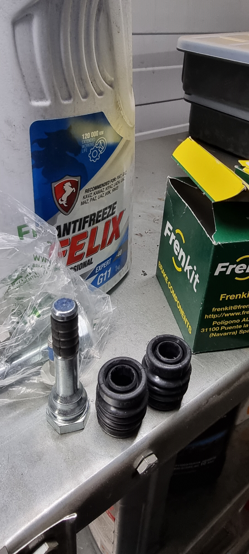 Устранение стука задних суппортов — Opel Astra J, 1,6 л, 2011 года ...