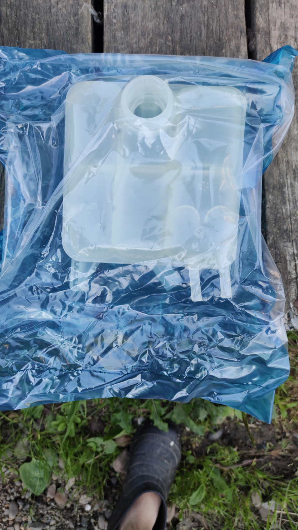 Замена расширительного бачка — Ford Focus II Sedan, 1,6 л, 2007 года ...