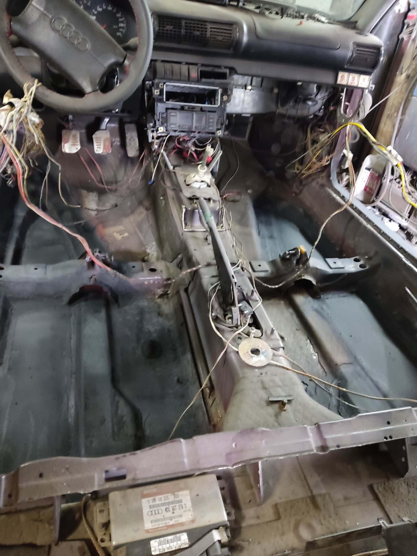 Восстановление пола и порогов — Audi A4 (B5), 1,8 л, 1995 года ...