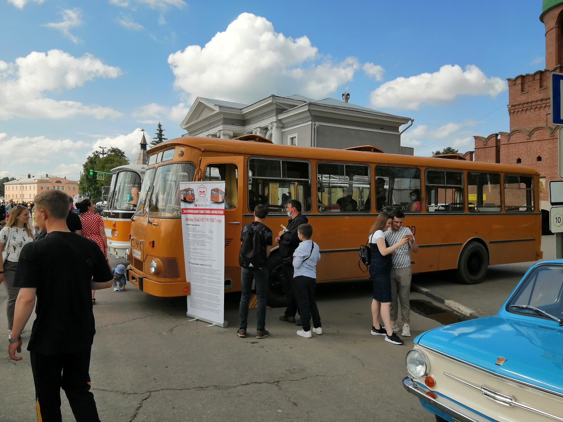 Экскурсионный автобус тула. Автострада 2021.