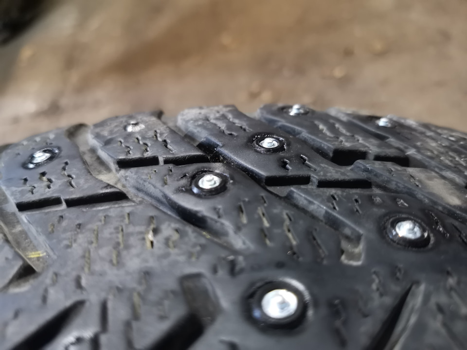 Чем опасна старая зимняя резина. И ремонтной ошиповкой это не решить ...
