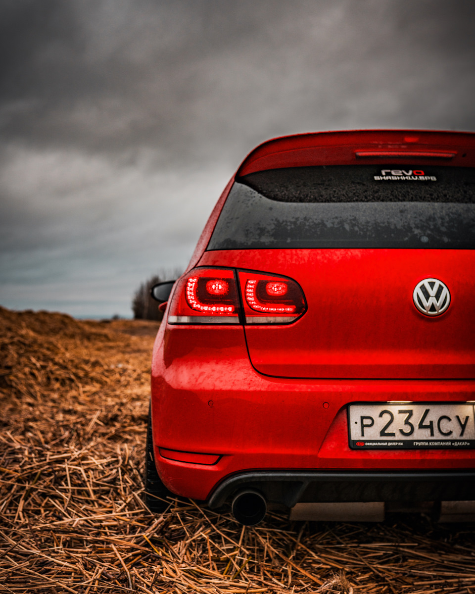 Volkswagen Golf 6 GTI красный