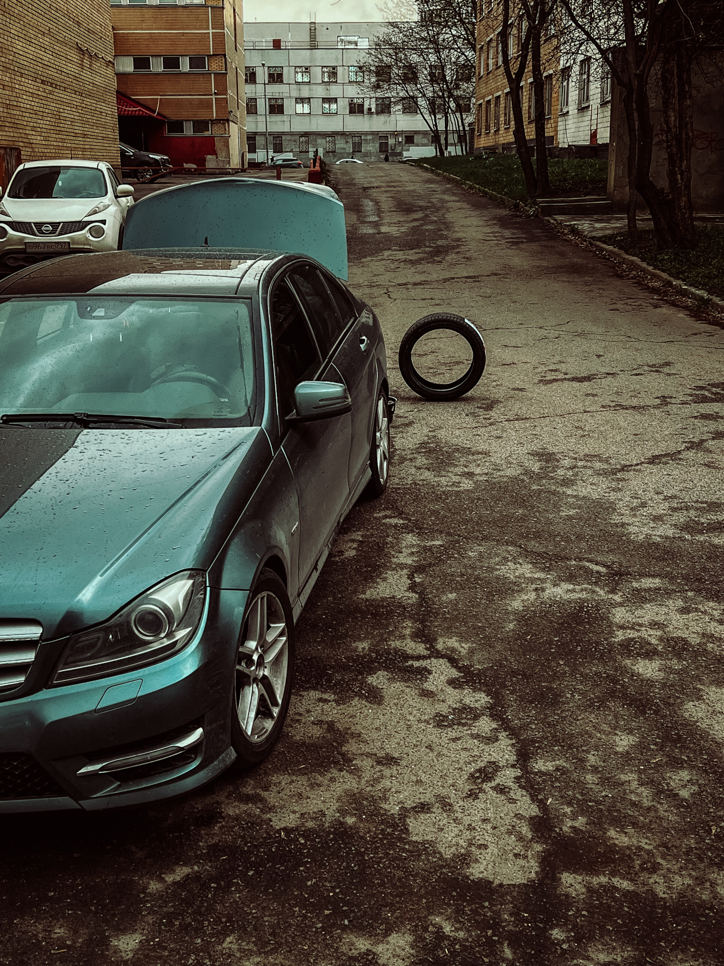 Замена резины и прокатка диска — Mercedes-Benz C-Class (W204), 1,8 л ...