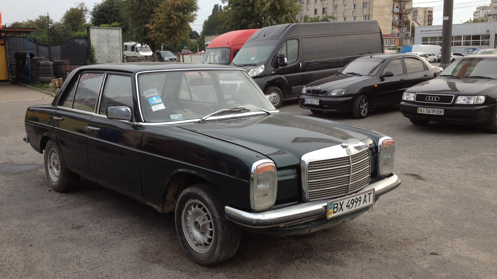 Купить б/у Mercedes-Benz W114 1968-1977 250 2.5 MT (114 л.с.) бензин механика в