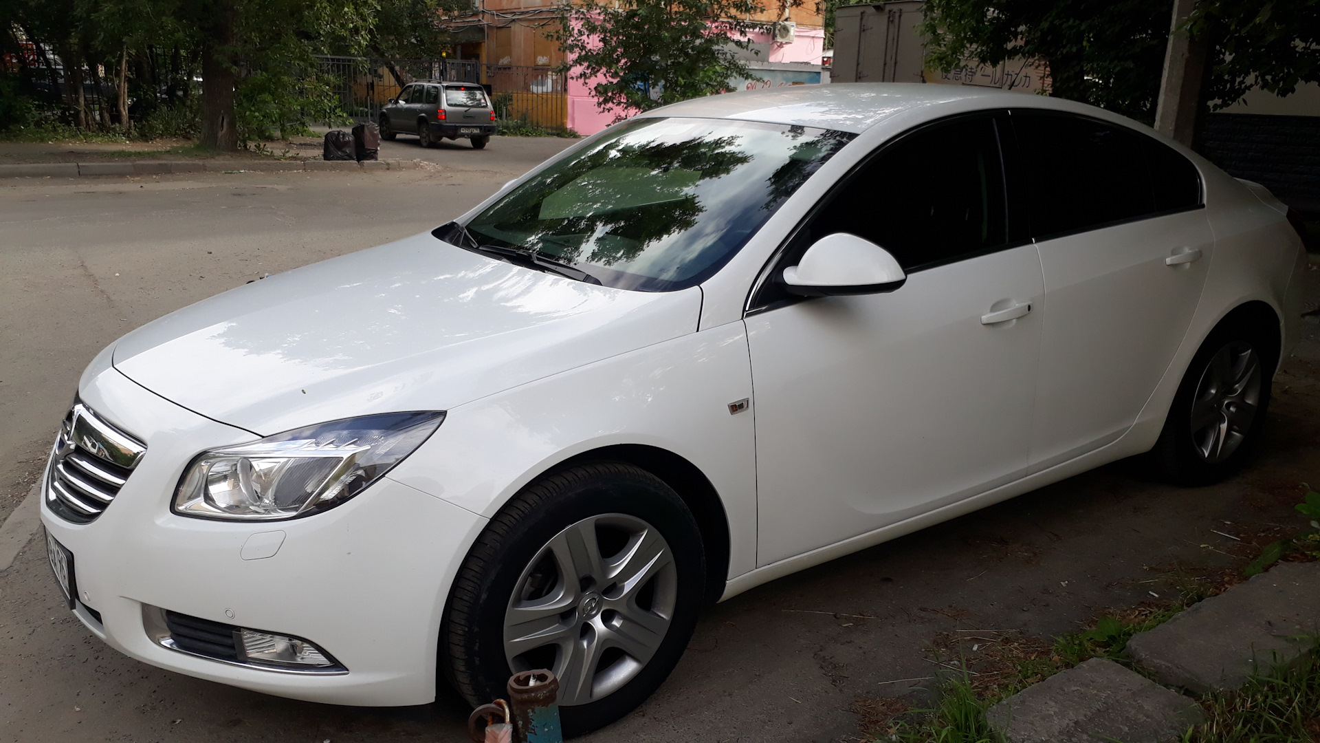 Опель инсигния 1.6. Opel Insignia 1.6 Turbo. Opel Insignia 1.6 Turbo белый. Опель Инсигния 1.6 турбо 2011 год. Опель Инсигния 1.6 турбо 180 л.с.