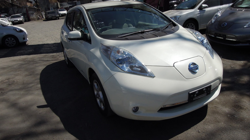 Лиф 2011. Nissan Leaf 2011. Ниссан лиф 2011. Led Nissan Leaf 2011. ПТС Ниссан Леаф 2011 год.