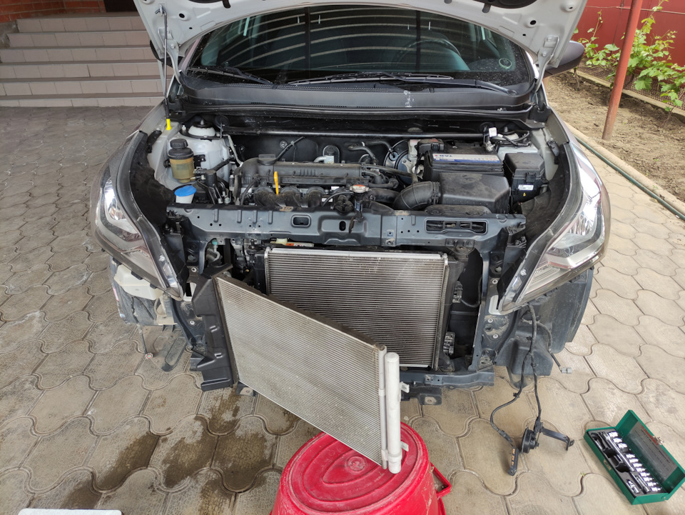 Мойка радиаторов со снятием бампера — Hyundai Solaris, 1,6 л, 2016 года ...