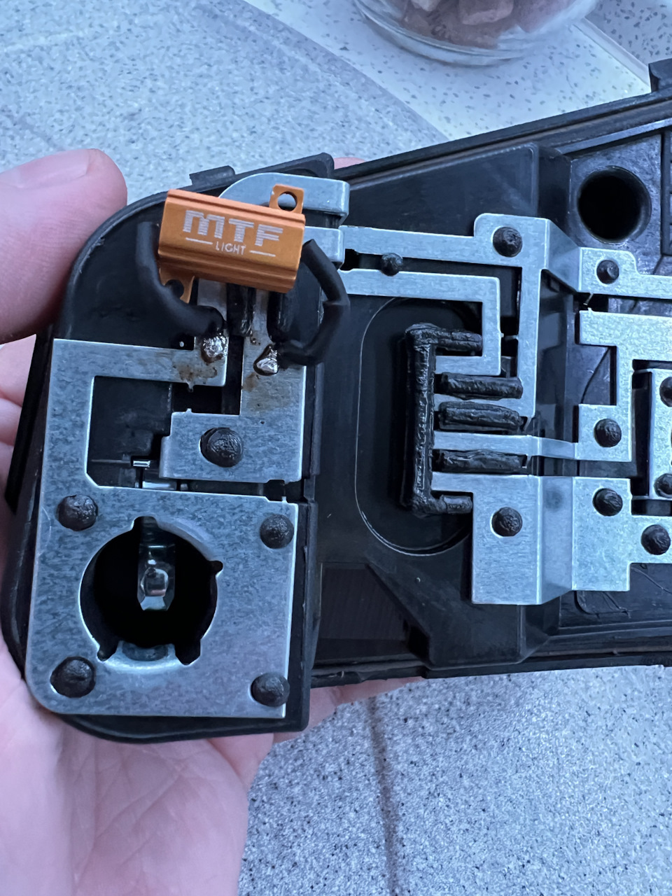 Замена обычных ламп задних поворотов на диодные — Volkswagen Touareg ...