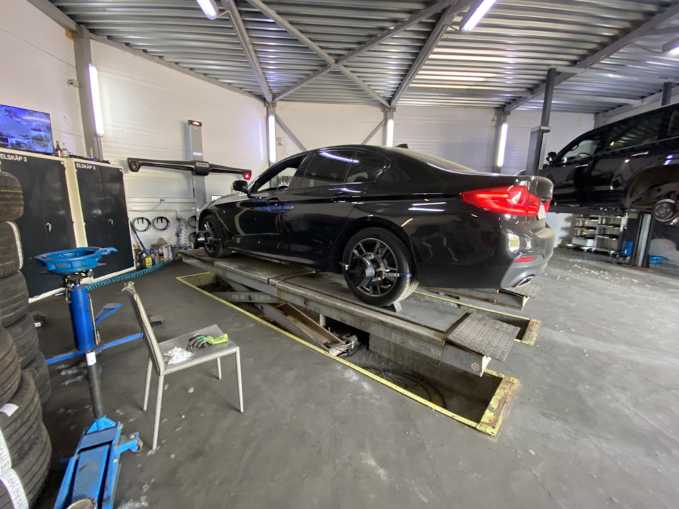 14. Регулировка углов развала/схождения — BMW 5 series (G30), 2 л, 2020 ...