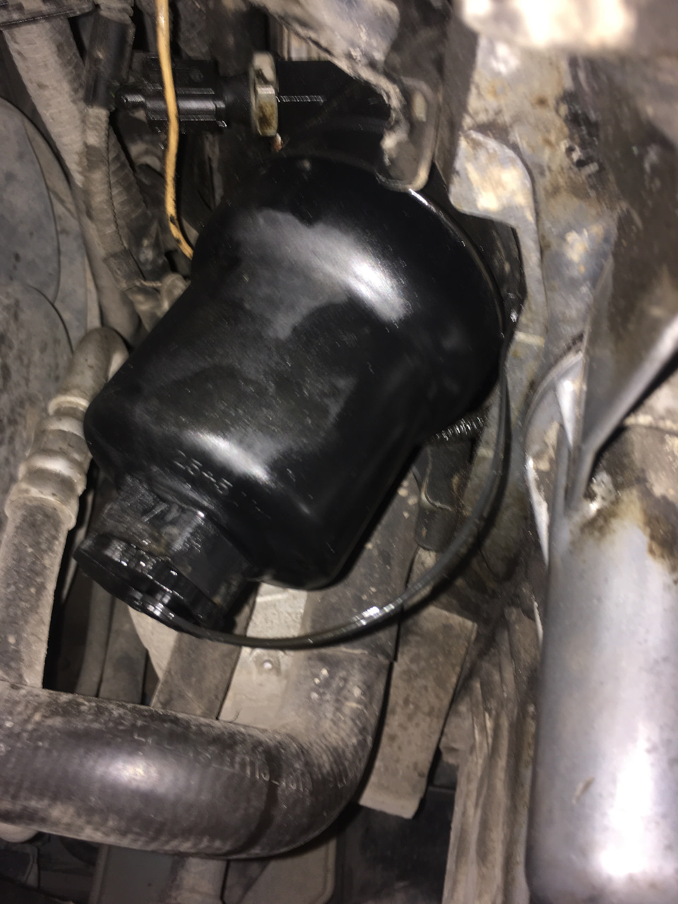 Опять течёт — Volkswagen Passat B6. Запчасти на фото: 1012127