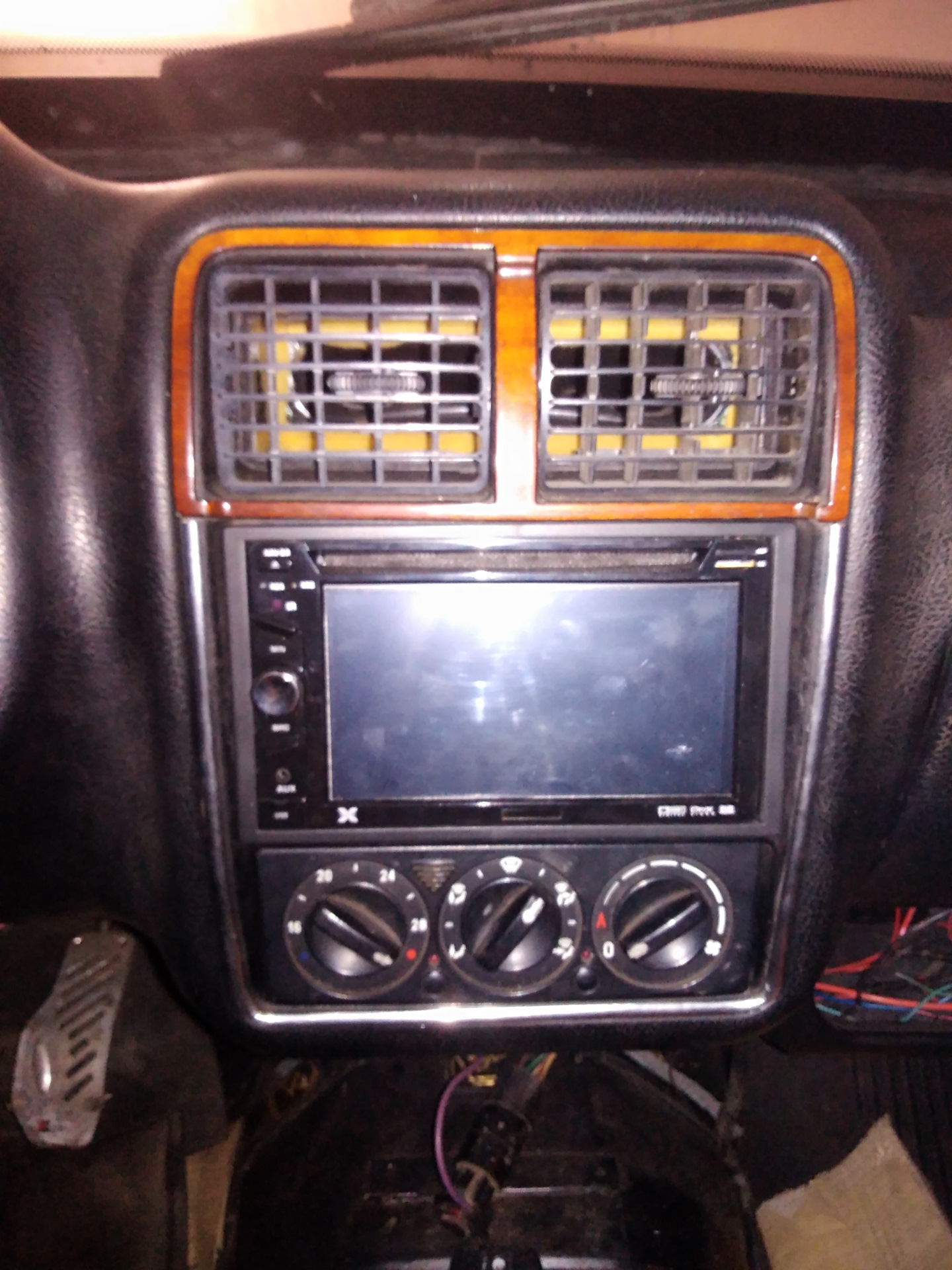 установка двухдиновой магнитолы