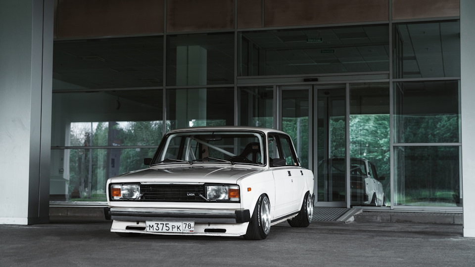 Lada 2105 stance