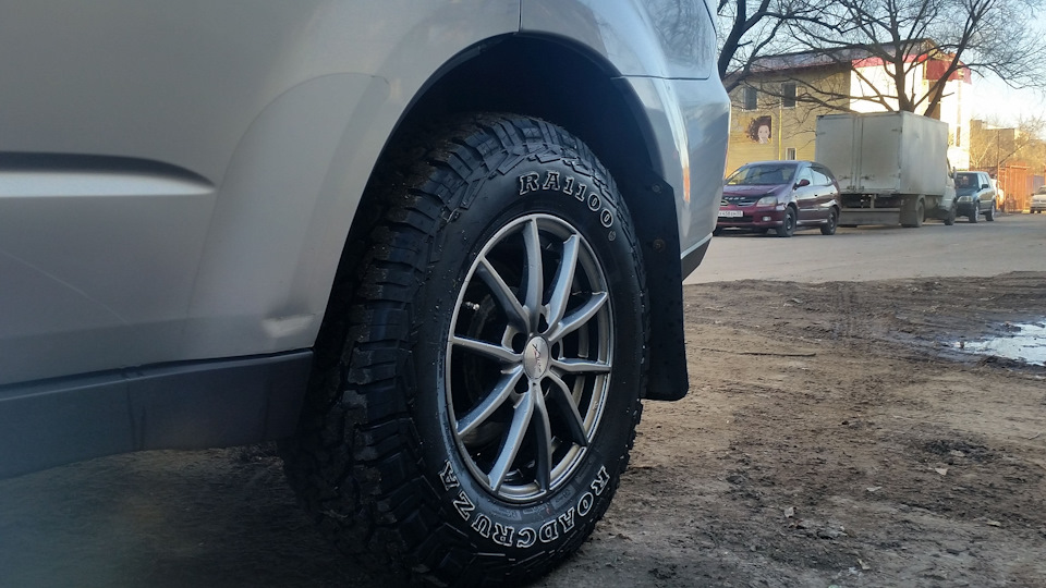 Ra1100 roadcruza на ниву. MAAAAgHCauA 960. Ra1100 roadcruza на ниву фото. Ra1100 roadcruza на ниву-MAAAAgHCauA 960. картинка Ra1100 roadcruza на ниву. картинка MAAAAgHCauA 960. В начале сезона, после долгих мук выбора, сомнений, перебора всевозможных вариантов, диалога с внутренней жабой, почти одновременно с камрадом BlackBeret 'ом была выбрана китайская атэшная резина Roadcruza RA1100. Надо сказать, что на момент покупки отзывов про нее в интернете практически не было, поэтому выбор осуществлялся чисто органолептически, так сказать: пощщупаем, понюхаем, попробуем.