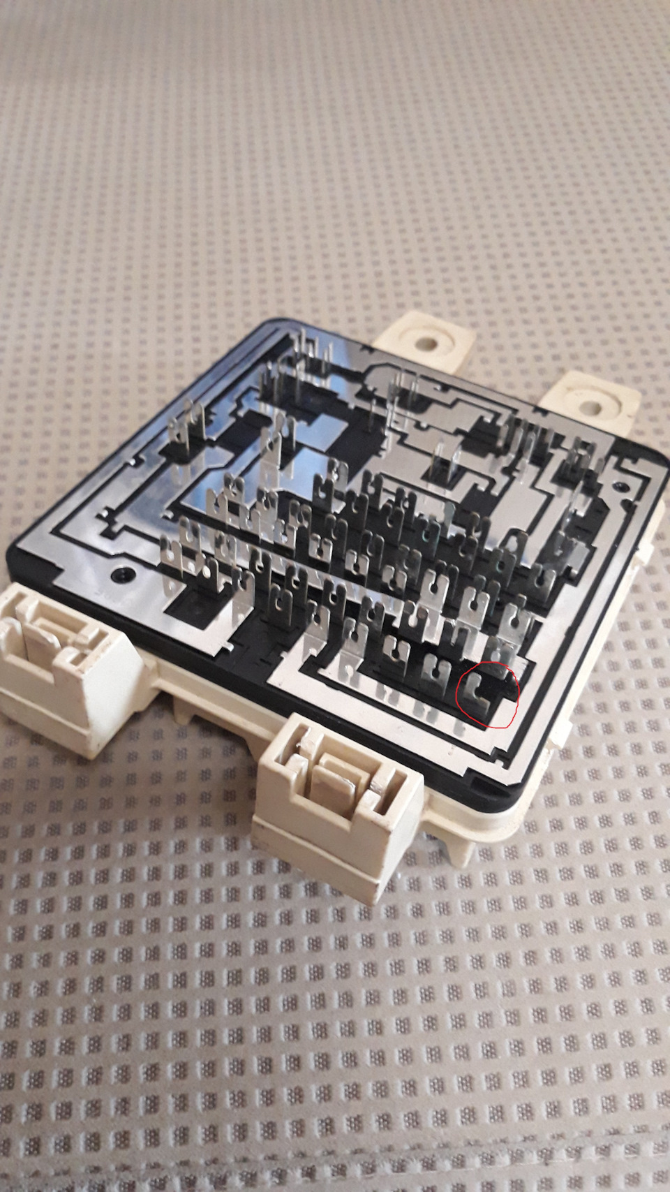 Замена предохранительного блока, когда загорелись индикаторы АБС и ...