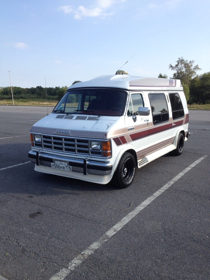 Chevrolet van dodge Ram van