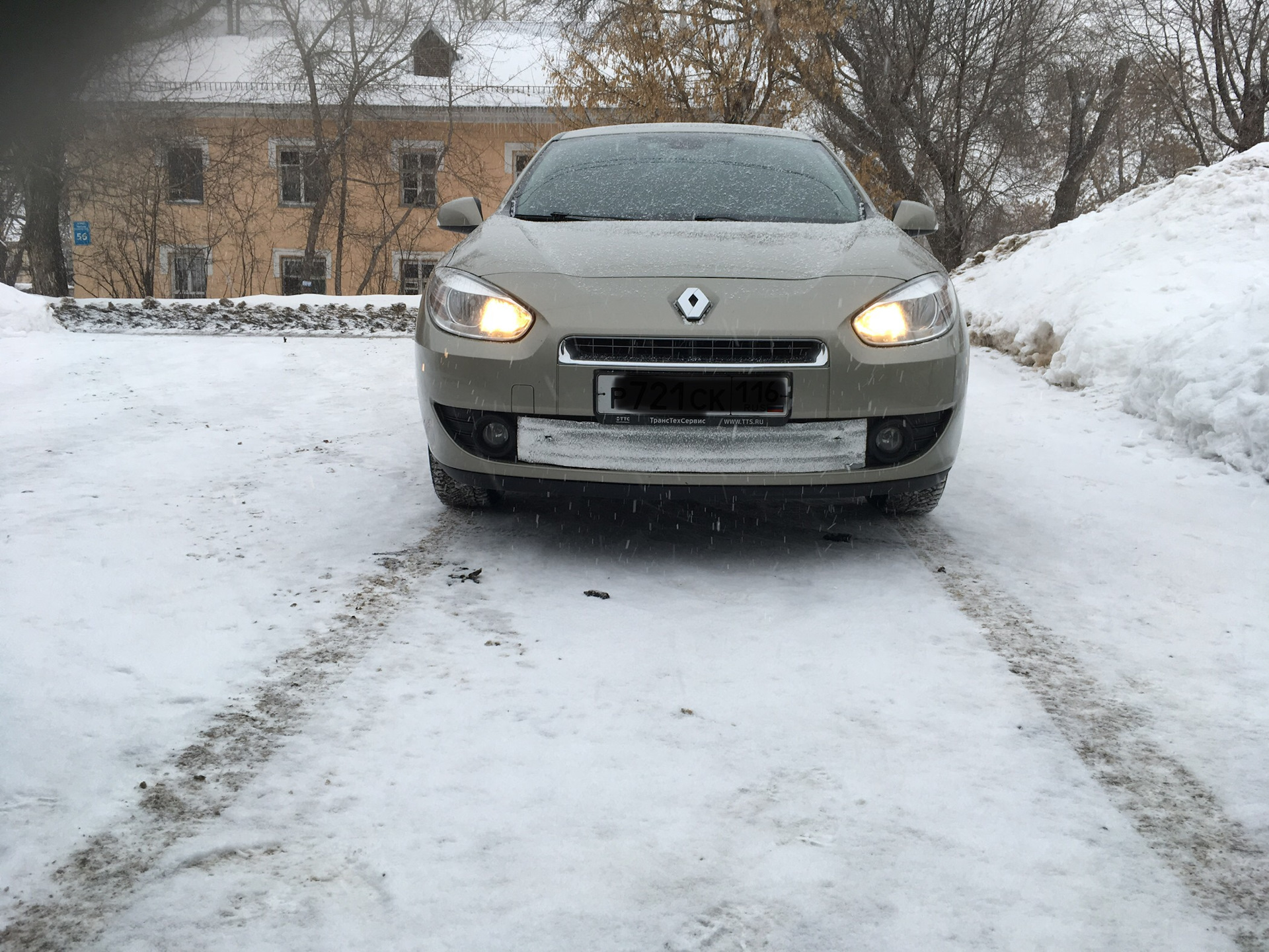 Дхо флюенс. Ходовые огни Renault Fluence 2012. Ходовые огни Рено Флюенс. Дневные ходовые огни Рено Флюенс. Рено Флюенс Рестайлинг 2013 без ДХО.