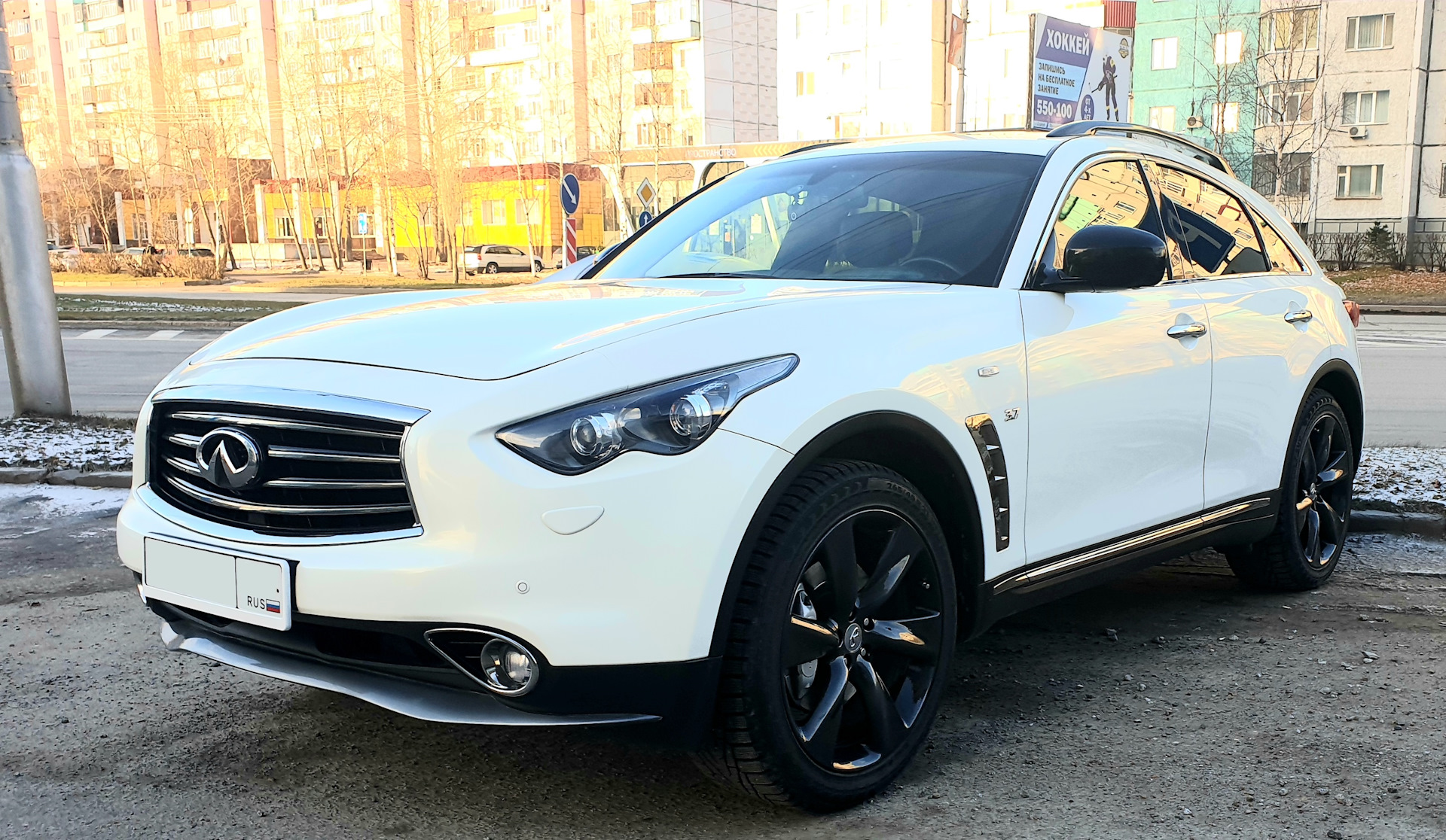 Nissan qx70