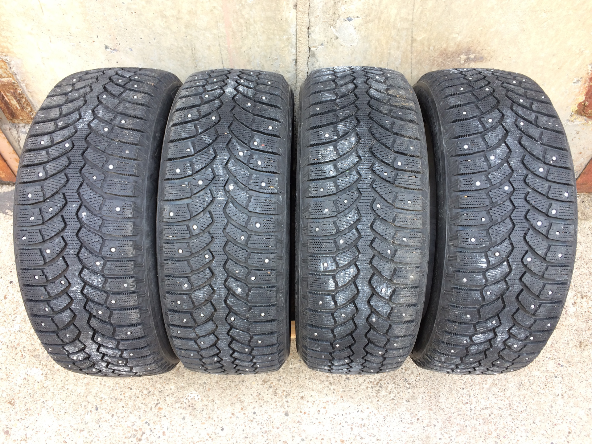 205 55r16 зимние. Bridgestone Blizzak Spike-01. Бриджстоун близак Спайк 01. Bridgestone 205/55 r16. Bridgestone Blizzak Spike-01 205/70 r15.