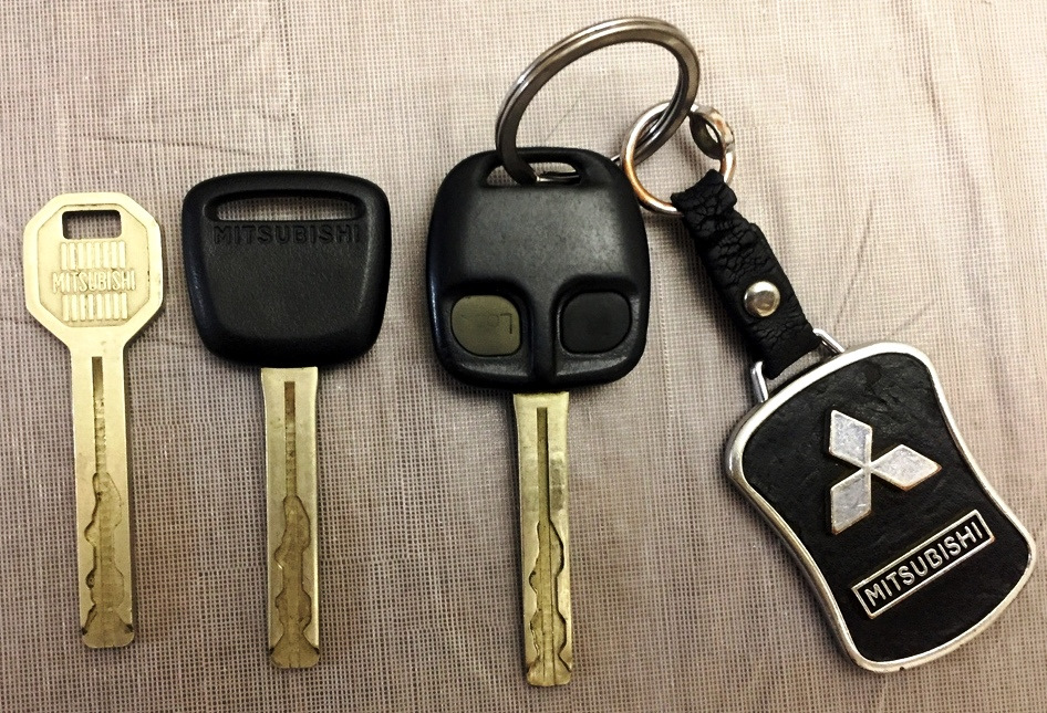 New key. Ключ Мицубиси Диамант. Ключ Mitsubishi Diamante. Чип ключ Митсубиси Диамант. Ключ замка зажигания Митсубиси Диамант.