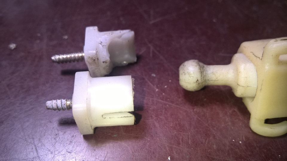 Ремонт креплений отражателей фар — Ford Sierra, 1,8 л, 1988 года ...