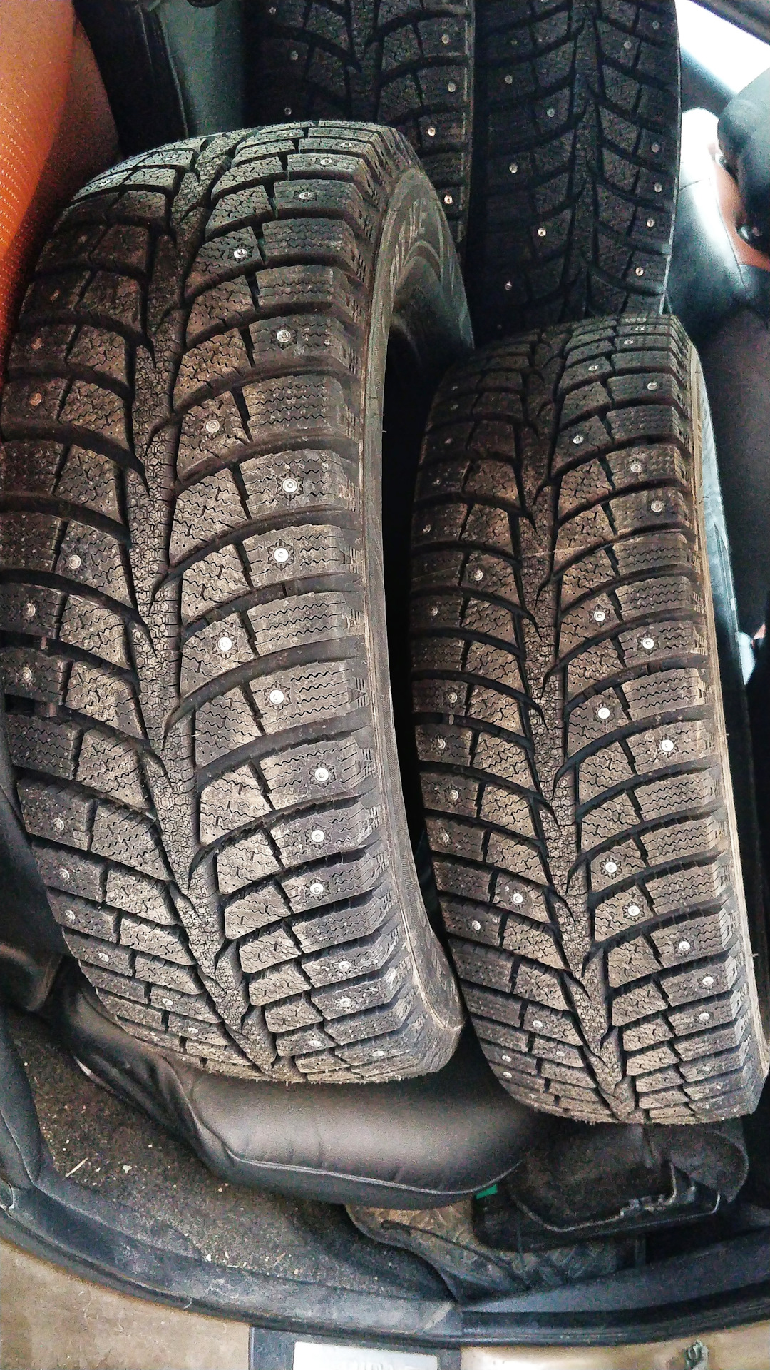Резина, nissan tiida, laufen i fit ice lw71 — Nissan Tiida (1G), 1,8 л ...