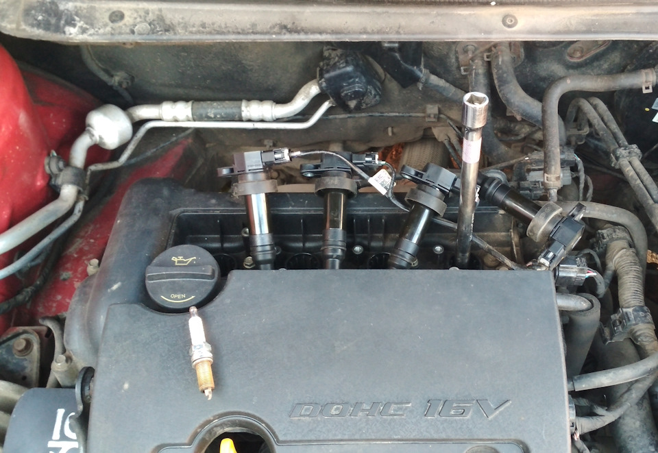 Свечная головка на кия сид. Ceed замена свечей. Свечи ceed 2008. Свечи ceed 2008. Ceed замена свечей.