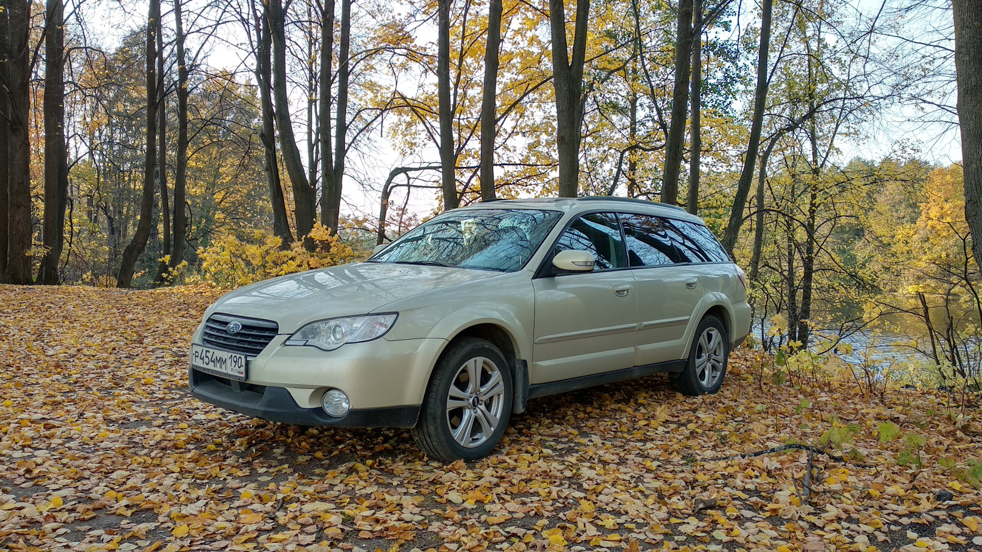 Аутбек бп. Золотой Субару Аутбек. Subaru Outback золотой. Subaru Outback золотистый. Субару Аутбек 2008.