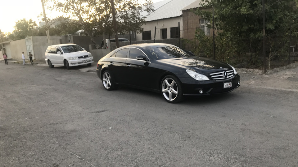 Mercedes-Benz CLS (W219) 3.5 бензиновый 2005 | чёрная акула на DRIVE2