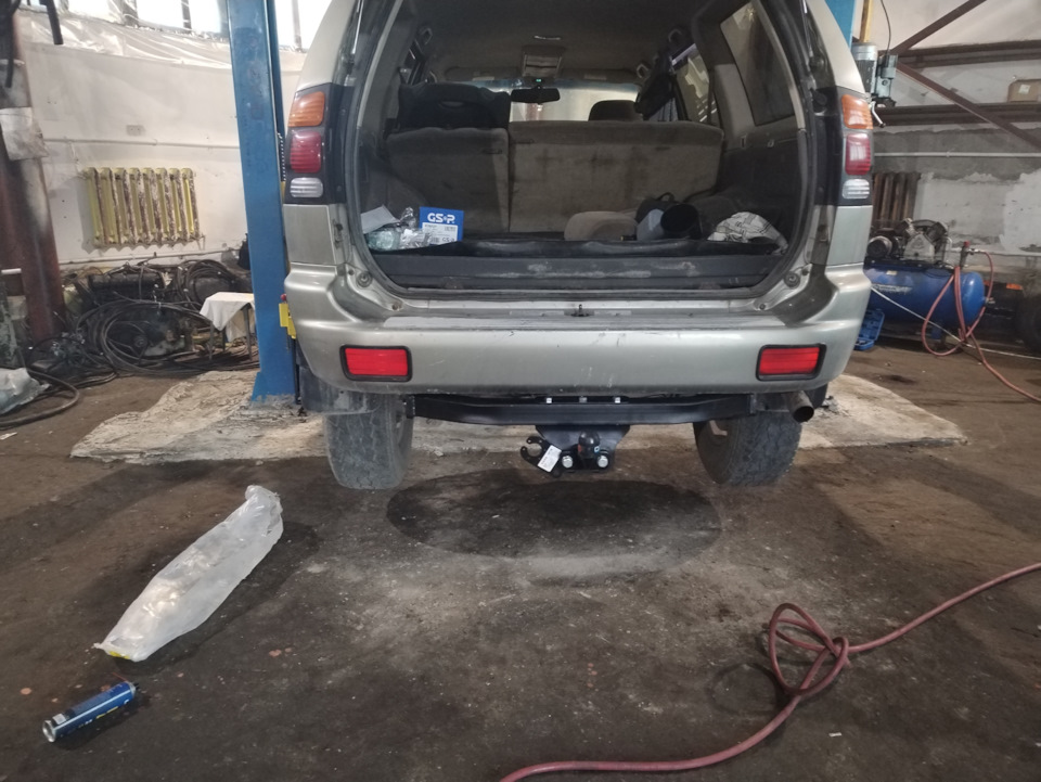 Установка прицепного устройства\"фаркоп\" — Mitsubishi Montero Sport, 3 л ...