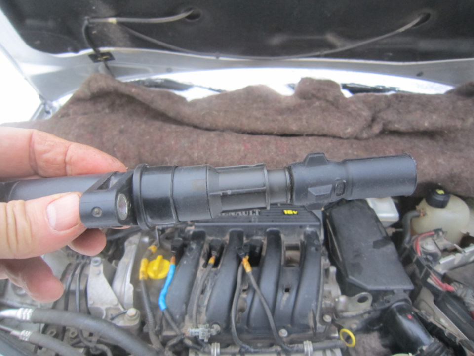 Как снять катушку зажигания на 16 Кл двигателе Renault k4m — Renault ...