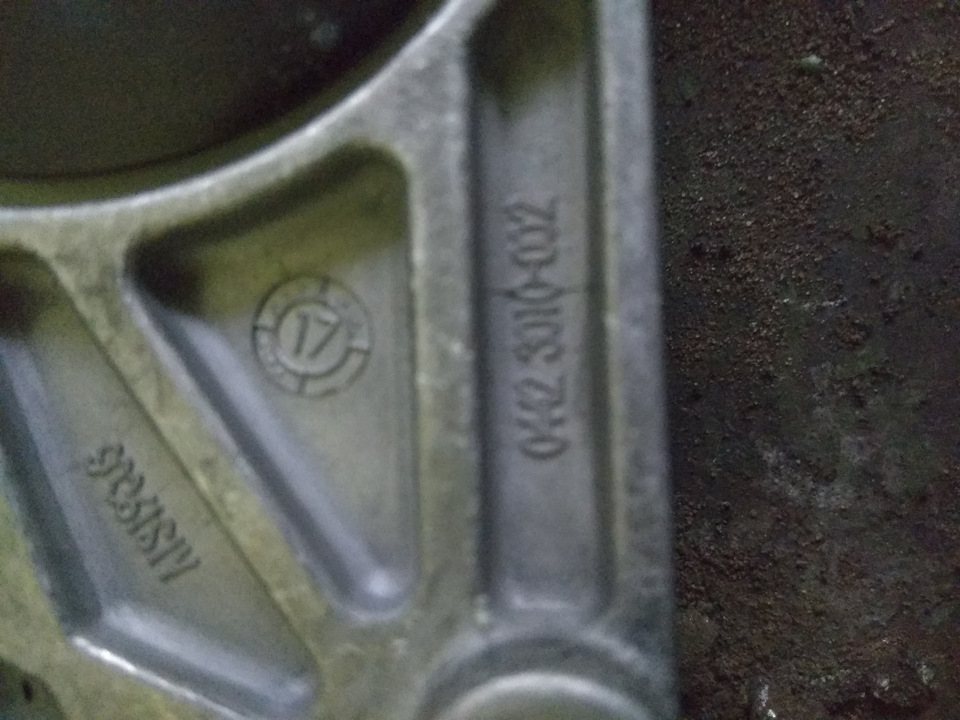 Замена натяжителя ремня генератора — Volkswagen Passat B5, 1,8 л, 2002 ...