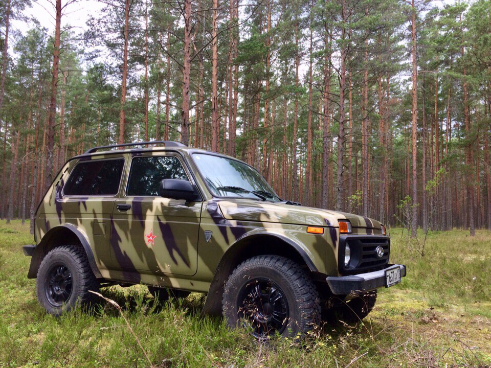 Реально нива. Нива Бронто камуфляж. Lada Bronto камуфляж. Лада 4x4 3d Bronto. Lada 4x4 Bronto хаки.