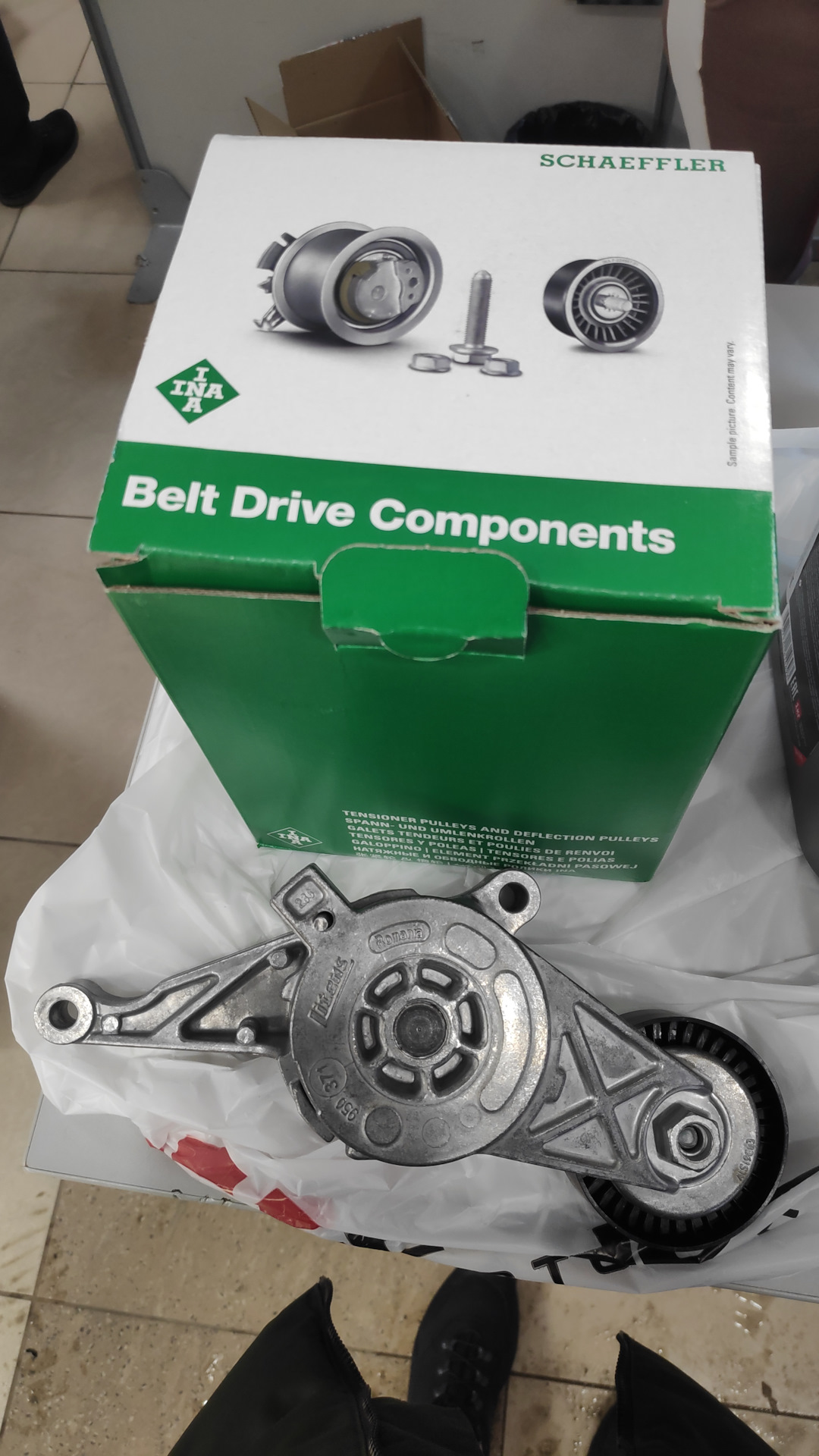 Обводная муфта генератора + натяжитель ремня — Volkswagen Passat B6, 2 ...