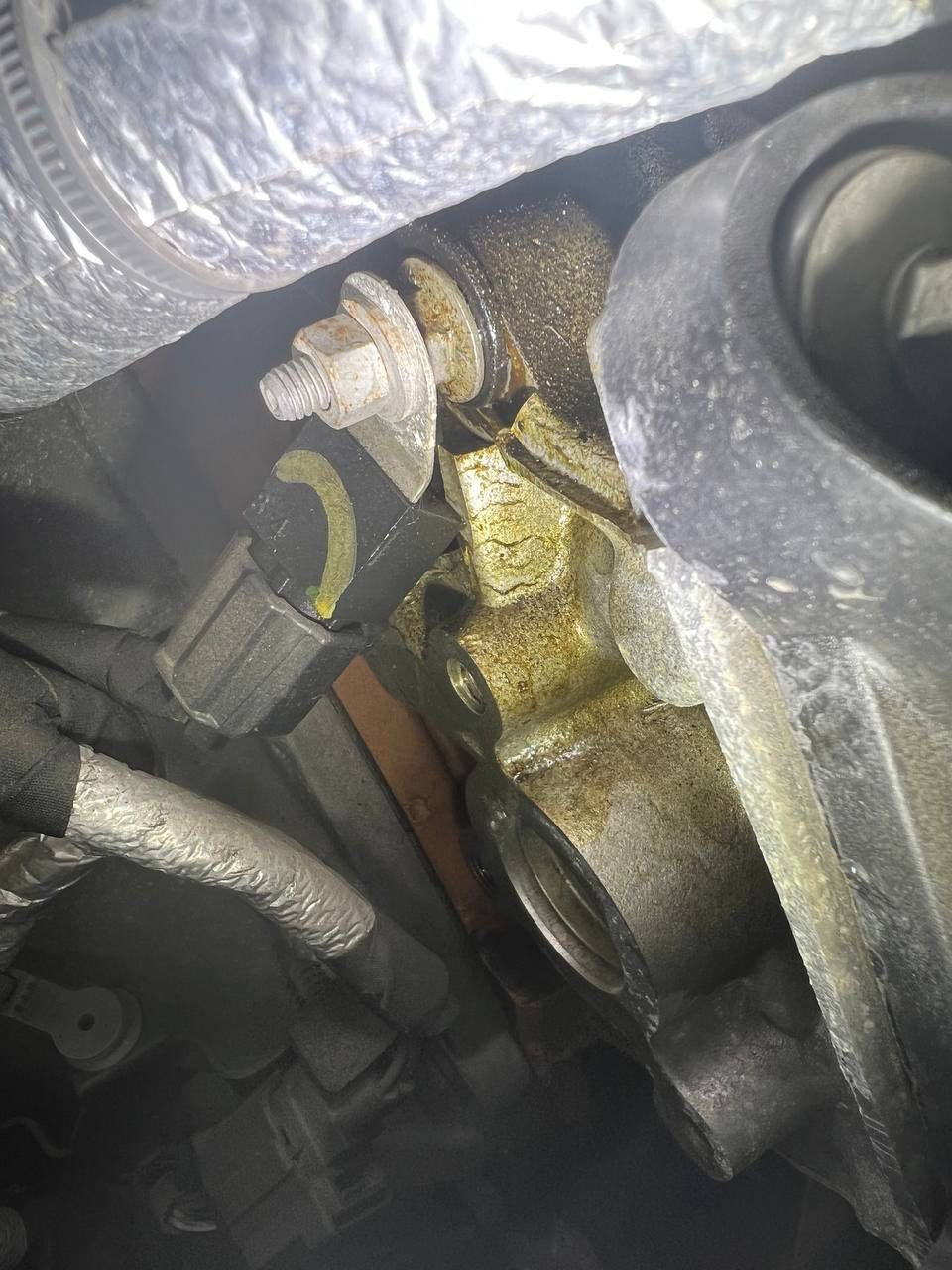 Потеет прокладка впуска — Jeep Grand Cherokee SRT-8 (WK2), 6,4 л, 2016 ...