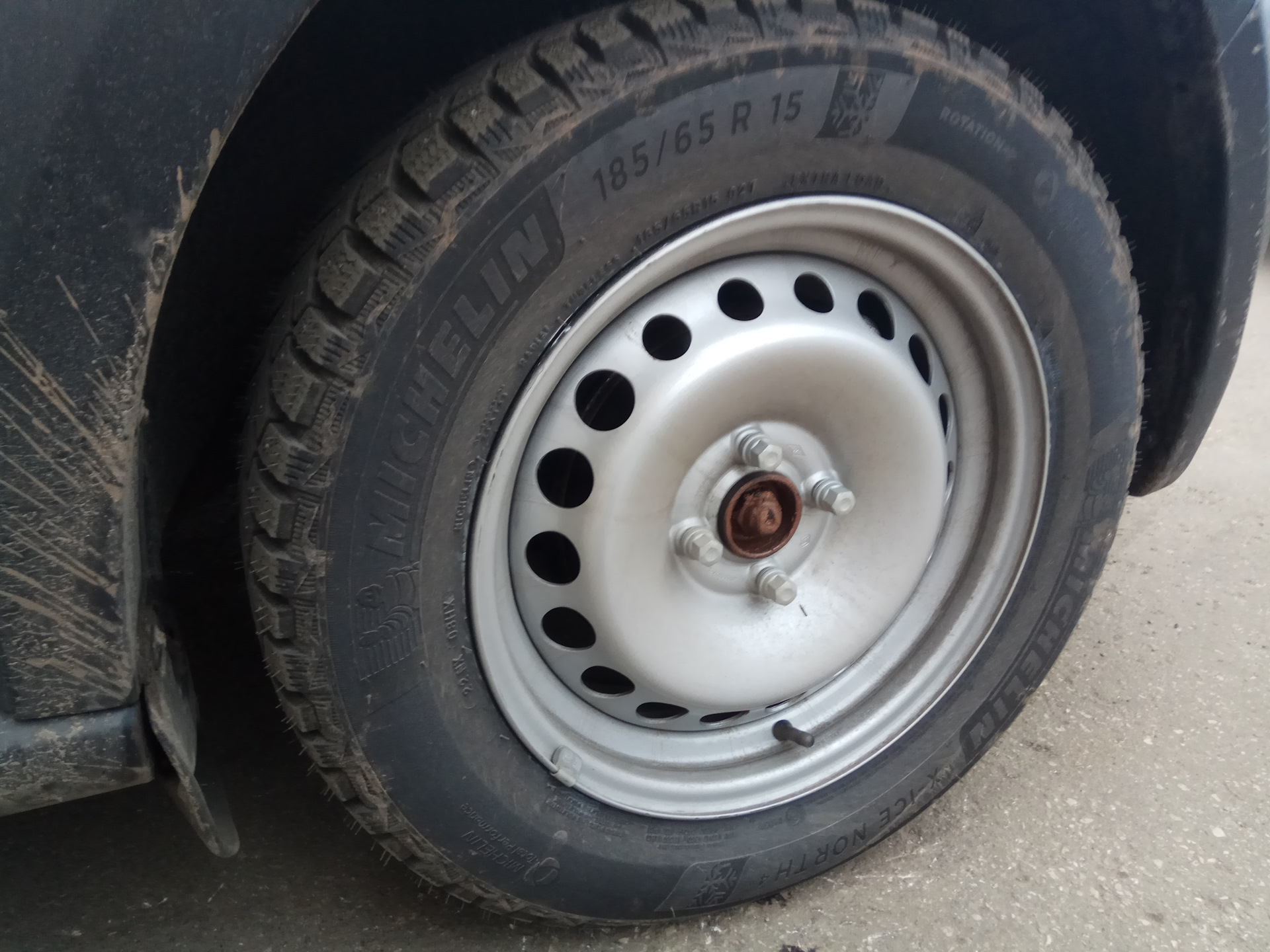 Переобулся на зиму — Renault Sandero Stepway (1G), 1,6 л, 2013 года ...