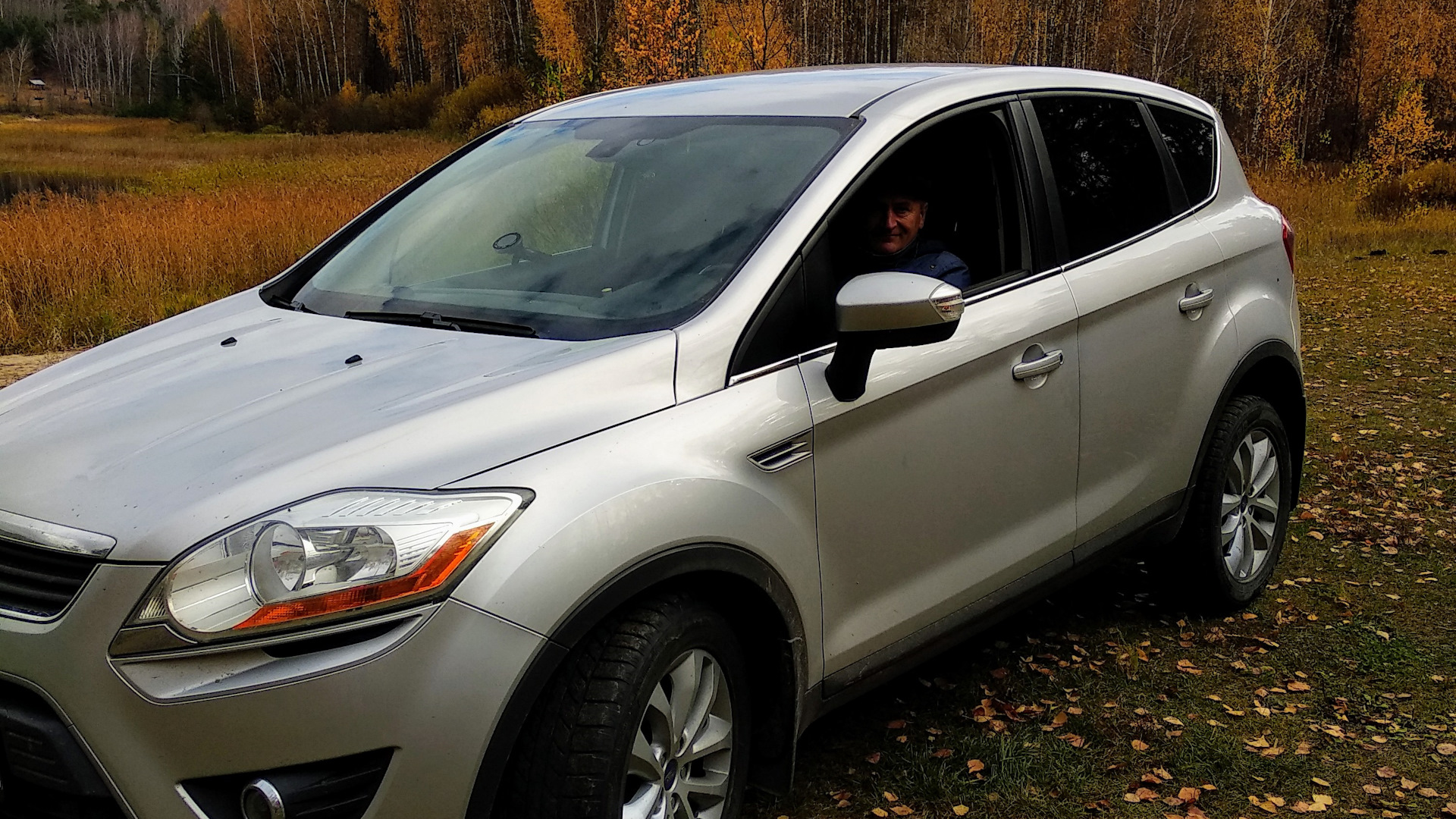 Moondust silver met. Ford Kuga CBV.