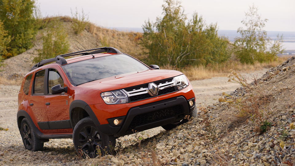 Рено дастер 2.0 рестайлинг. Renault Duster Dakar 2018. Рено Дастер 2. Дастер Дакар оранжевый. Рено Дастер Дакар.