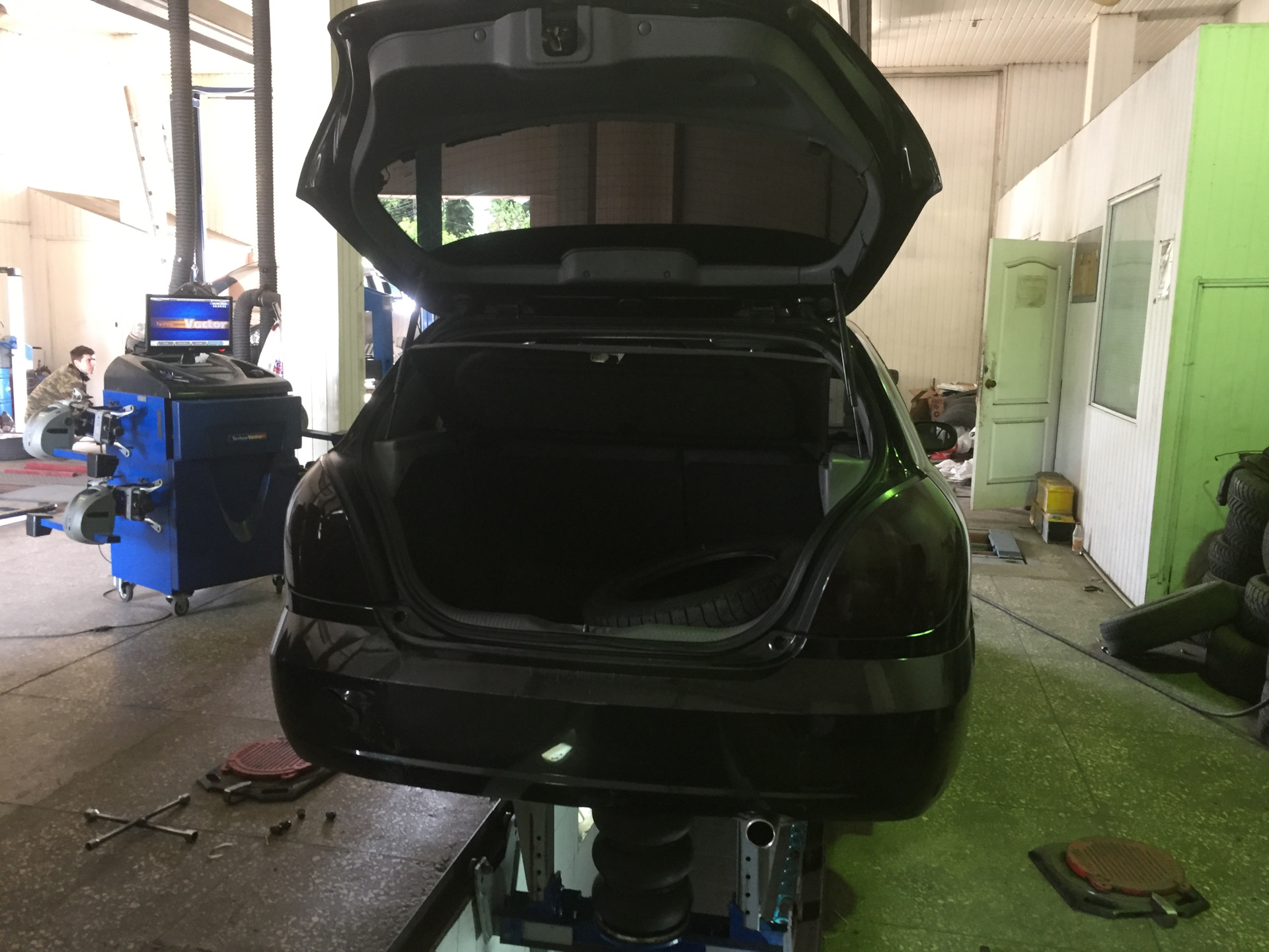 Лампочка стопа — Nissan Almera II (N16), 1,5 л, 2003 года | электроника ...