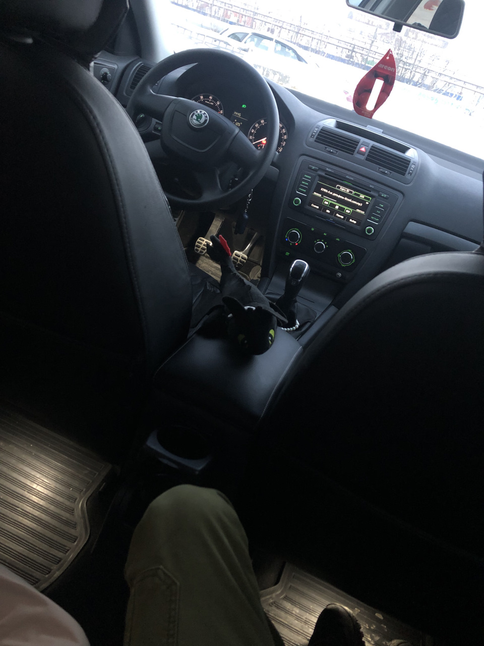 Подсветка пространства ног) — Skoda Octavia A5 Mk2, 1,4 л, 2010 года ...