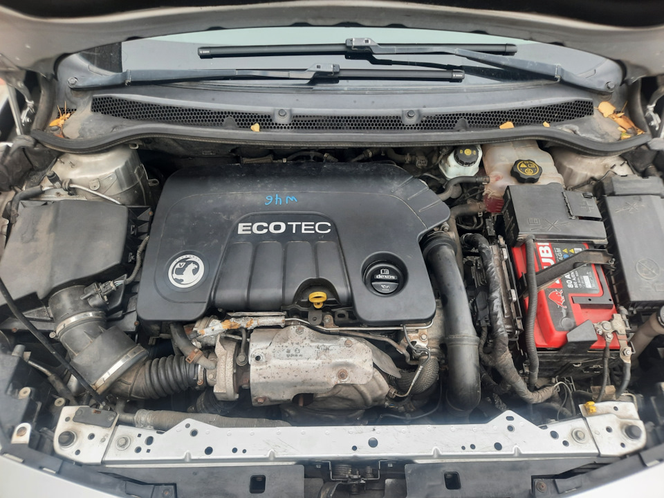 《10》Декоративная крышка двигателя 1.6cdti — Opel Astra J, 1,6 л, 2015 ...